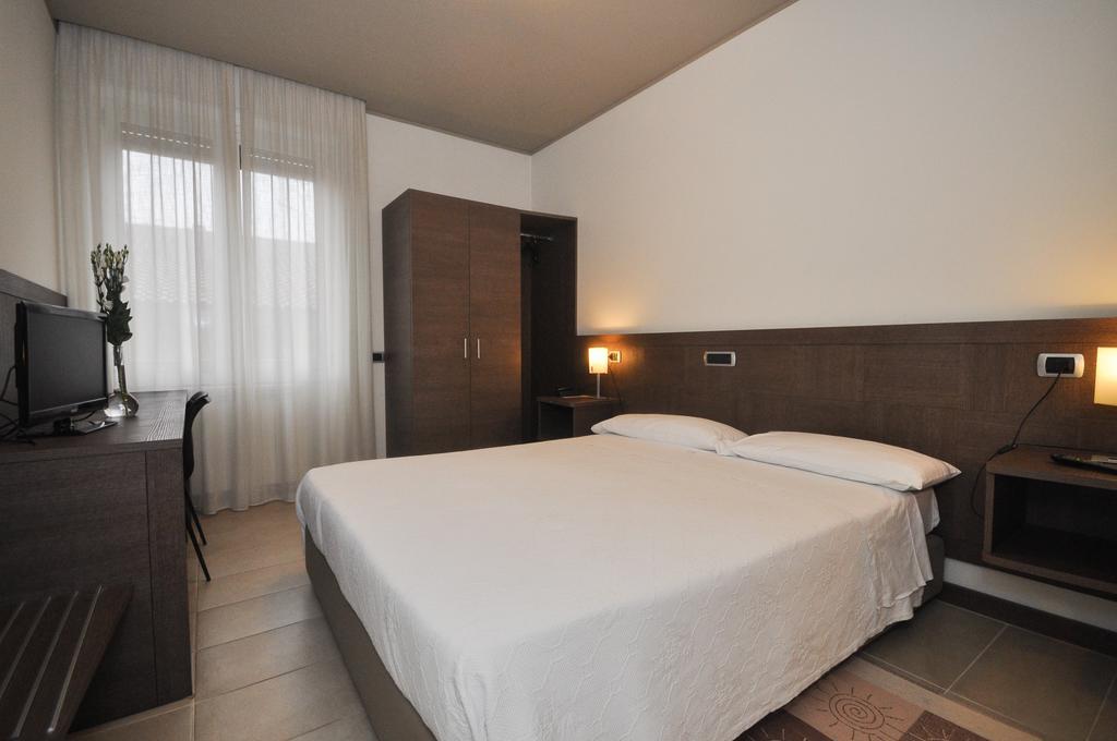 מריאנו קומנסה Albergo Sole מראה חיצוני תמונה