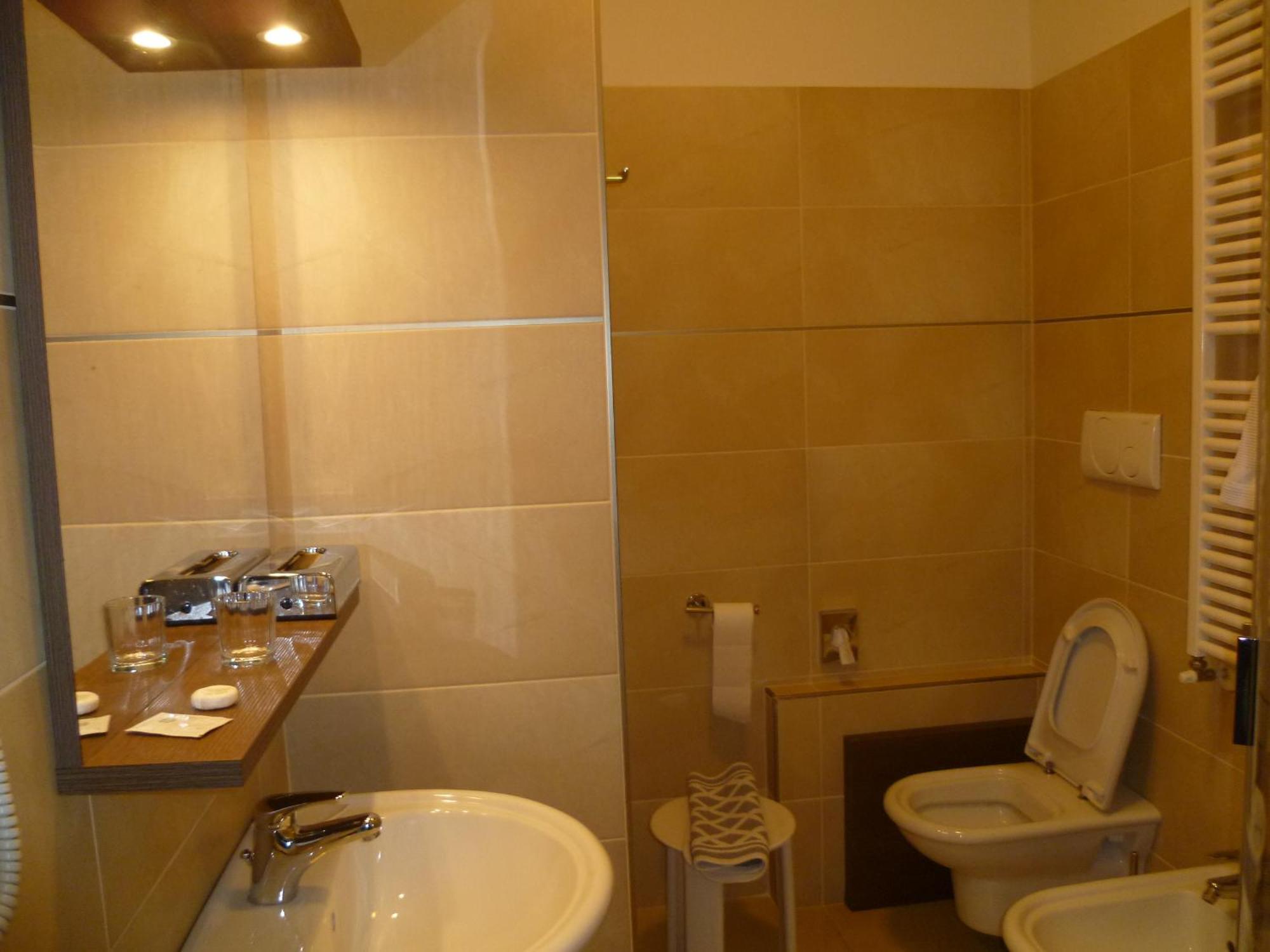 מריאנו קומנסה Albergo Sole מראה חיצוני תמונה