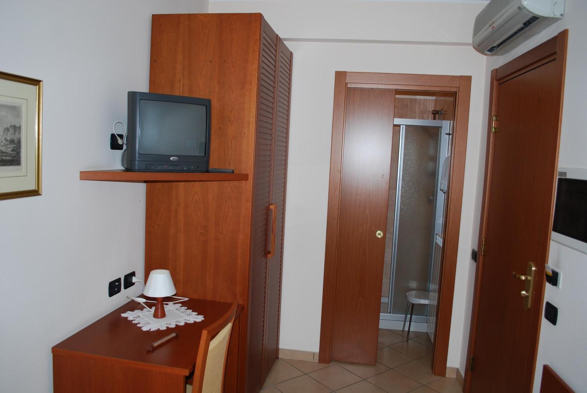 מריאנו קומנסה Albergo Sole מראה חיצוני תמונה