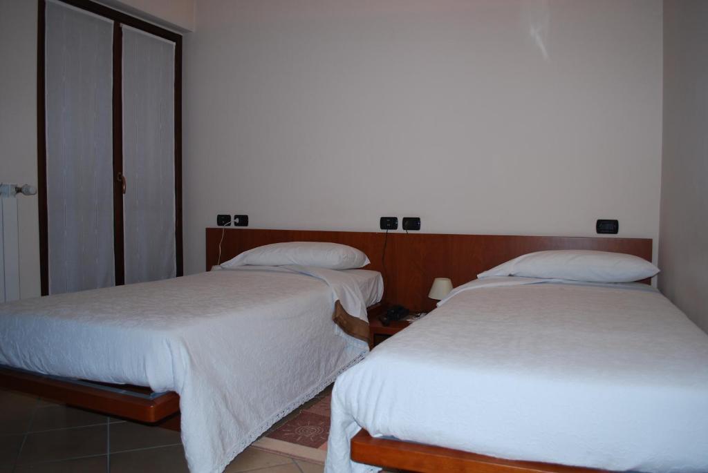 מריאנו קומנסה Albergo Sole חדר תמונה
